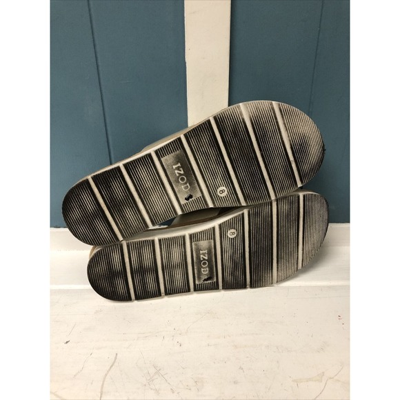 Izod Women's Alyssa Flatform Sandals Gold Size 8 Criss Cross‎ Slides - Picture 4 of 4